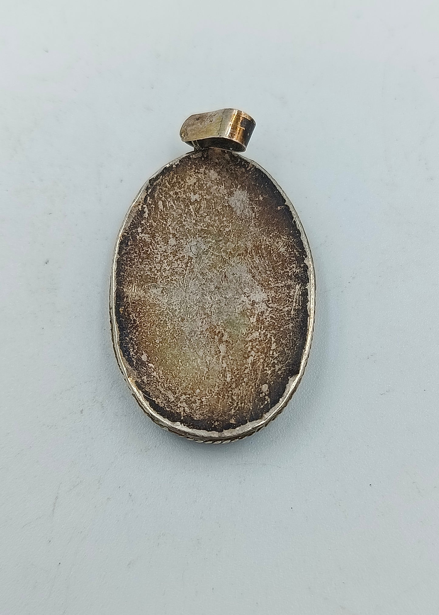 Edler Anhänger mit grünem Edelstein in 925er Silberfassung