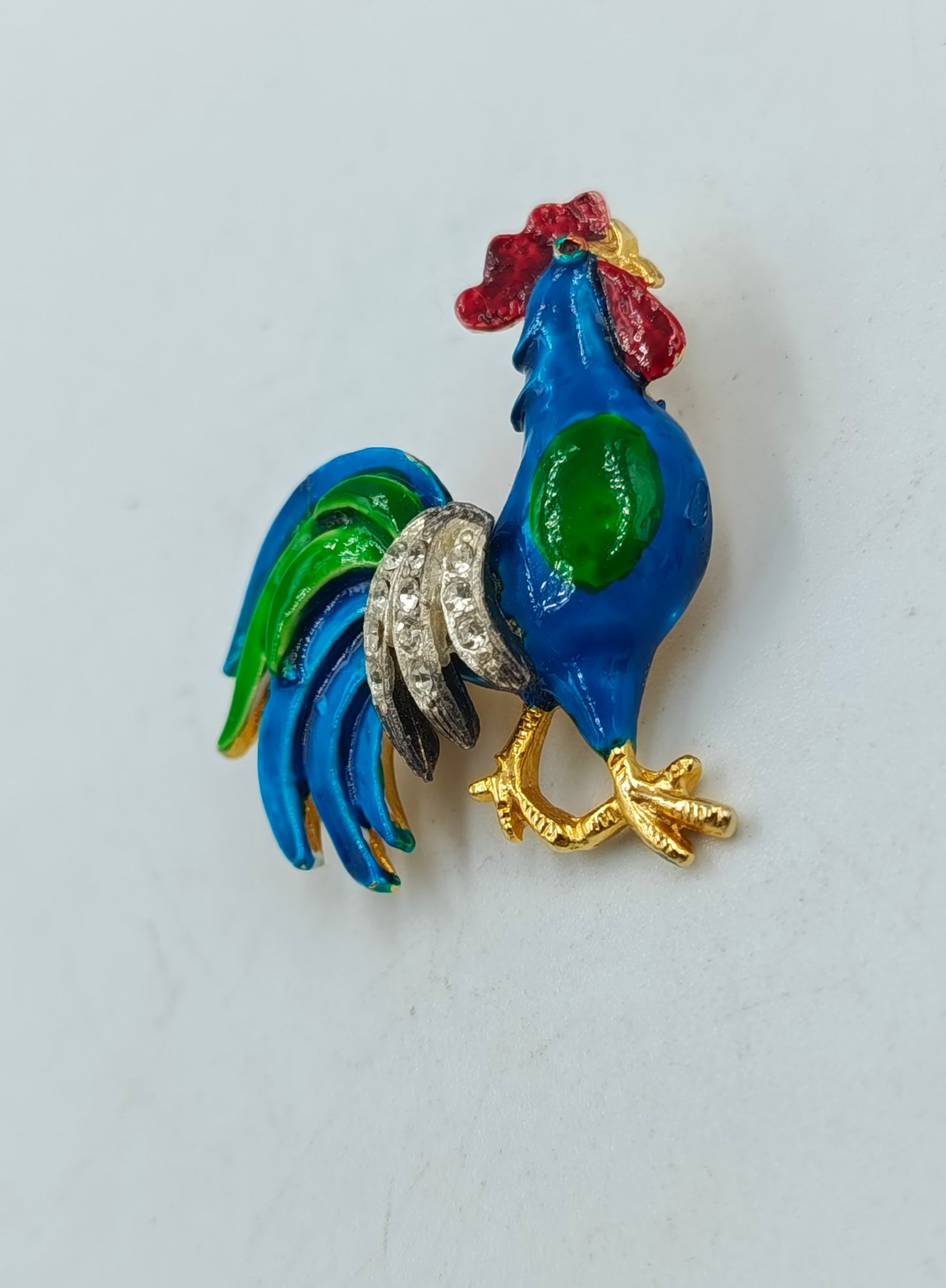 Farbenfrohe Hahn Brosche goldfarben mit Emaille und Strasssteinen