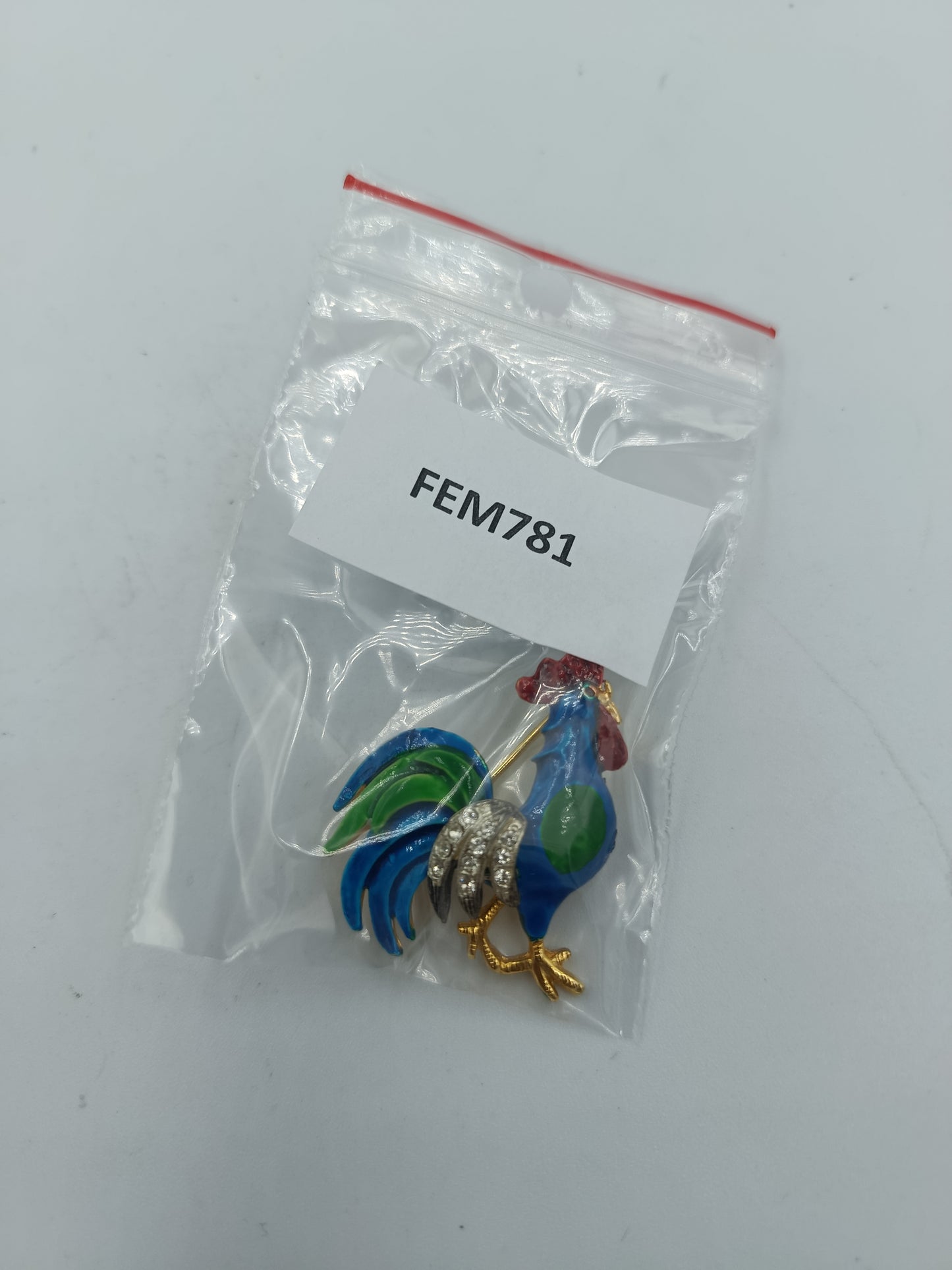 Farbenfrohe Hahn Brosche goldfarben mit Emaille und Strasssteinen