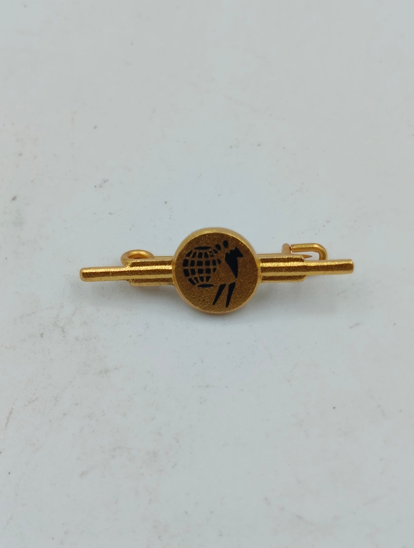 Goldfarbene Brosche des Allgemeinen Deutschen Tanzlehrerverbands