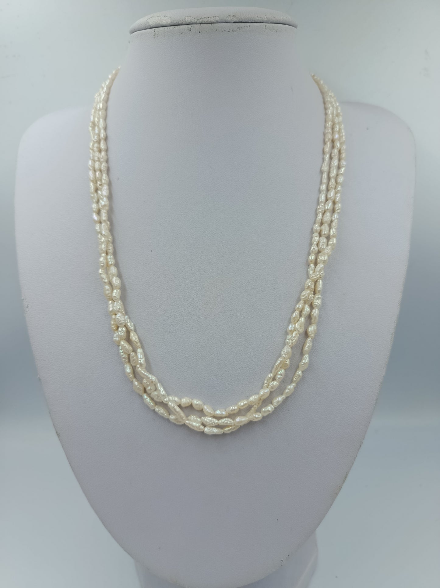 Elegante 3 reihige Perlenkette mit Muschelperlen