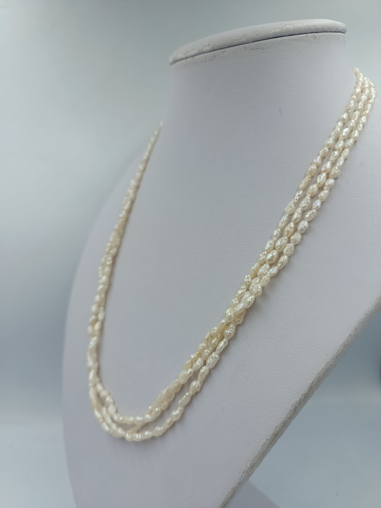 Elegante 3 reihige Perlenkette mit Muschelperlen