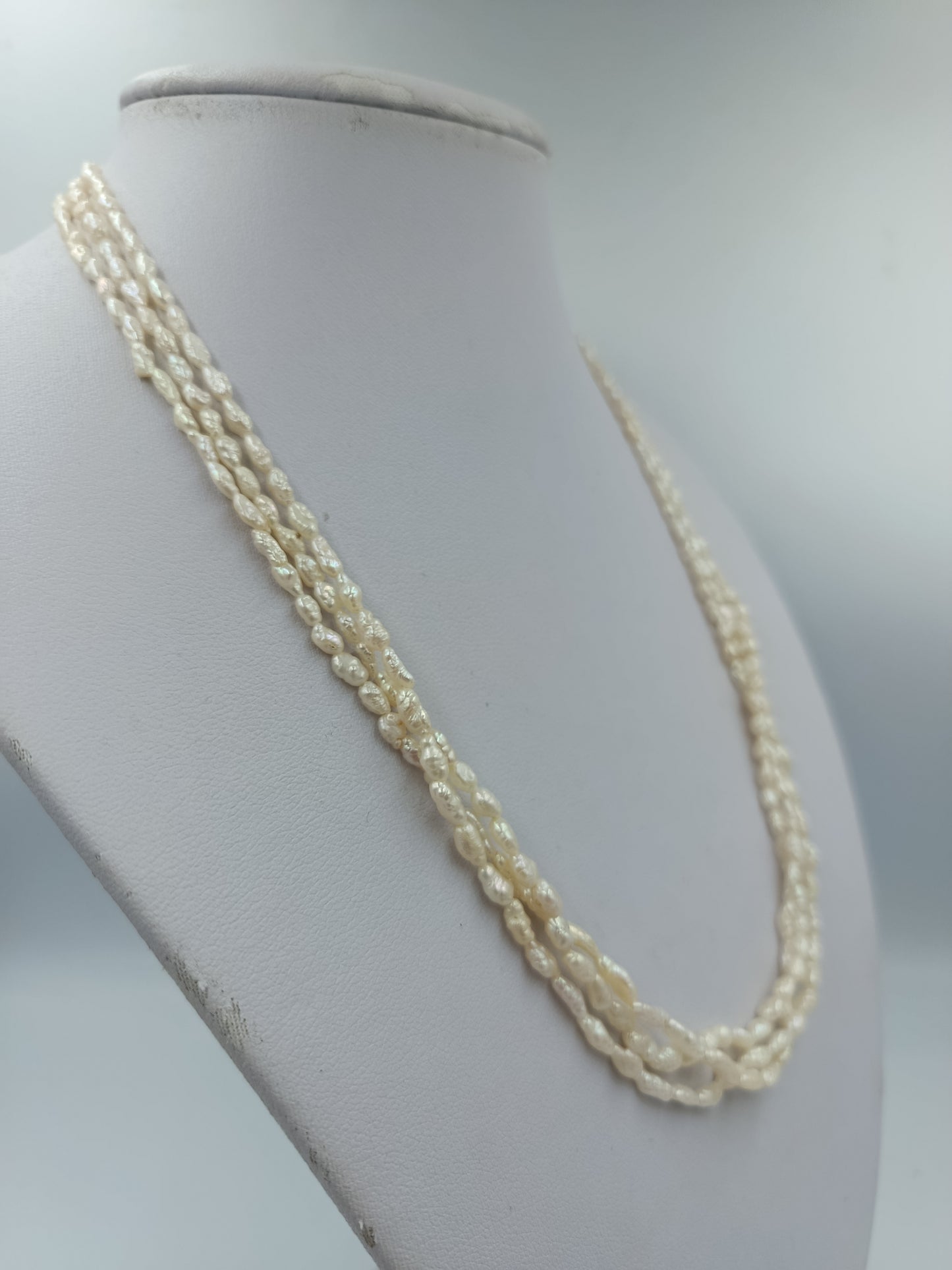 Elegante 3 reihige Perlenkette mit Muschelperlen