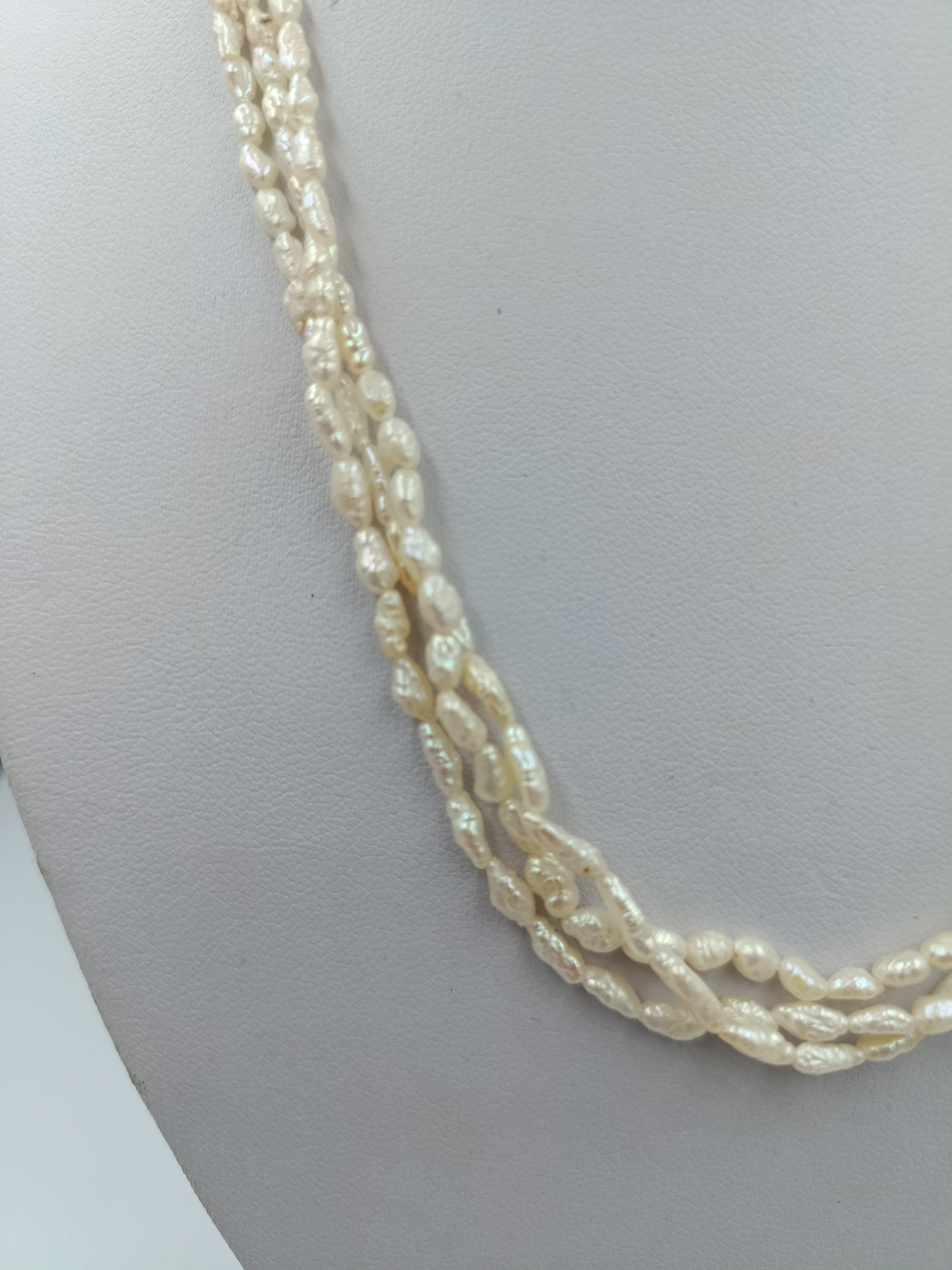 Elegante 3 reihige Perlenkette mit Muschelperlen