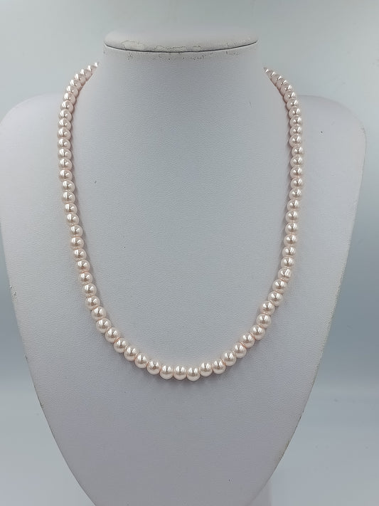 Klassische Perlenkette in zartem Roséton