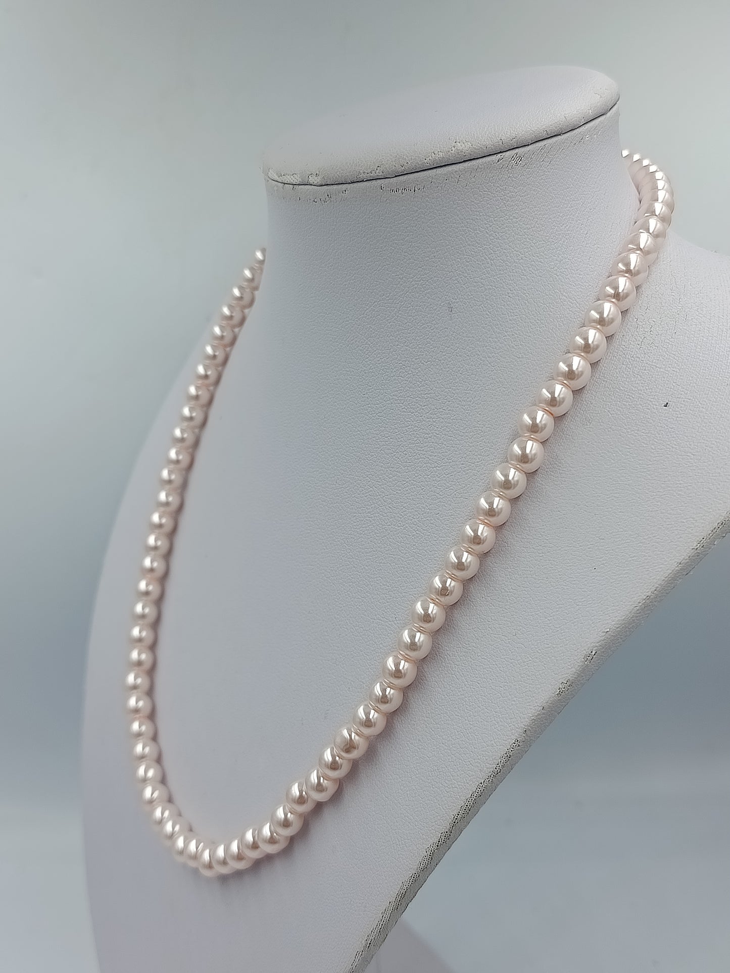 Klassische Perlenkette in zartem Roséton