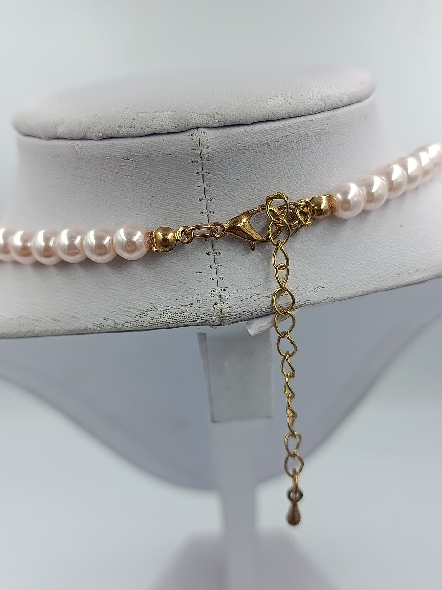 Klassische Perlenkette in zartem Roséton