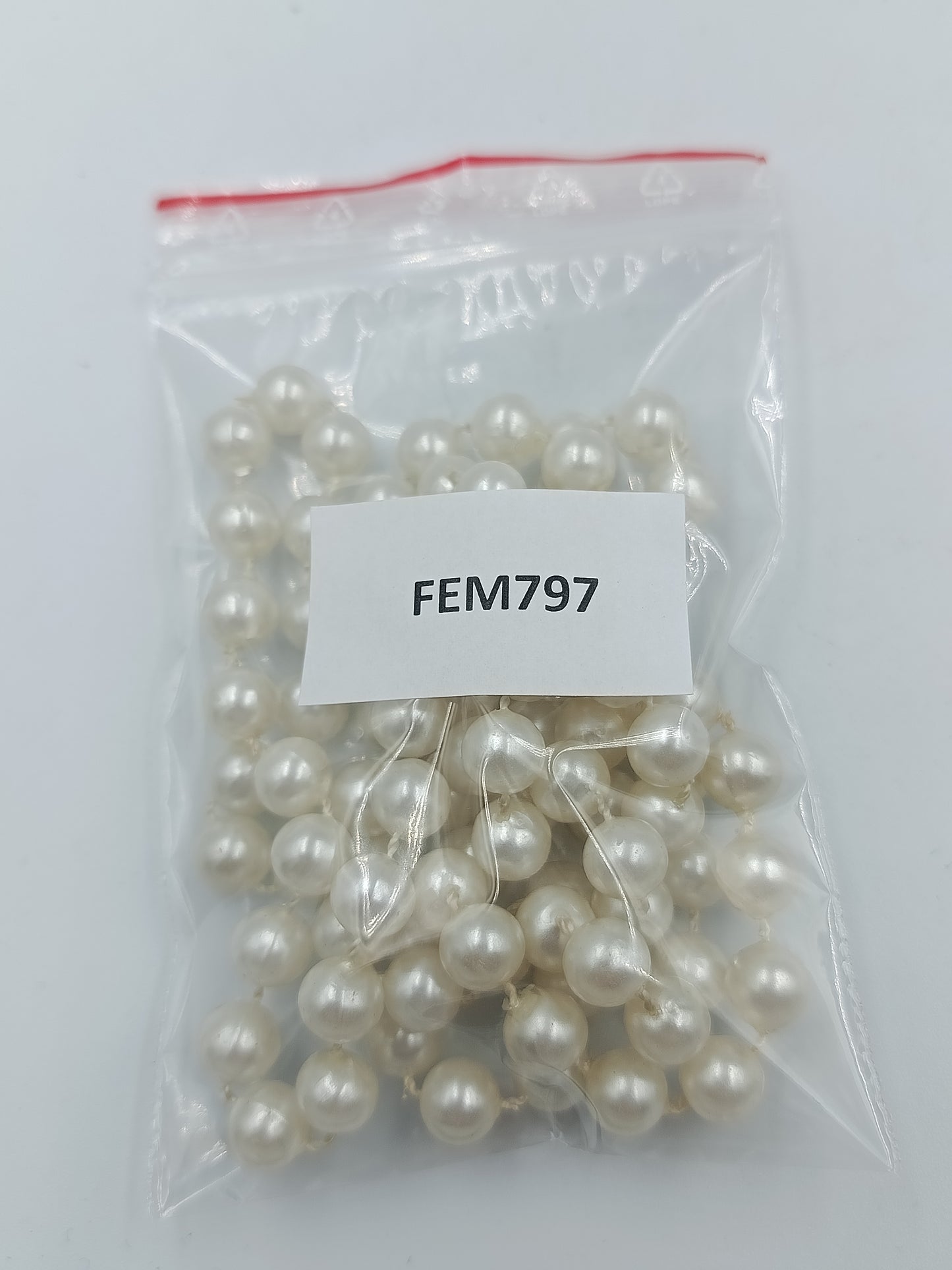 Zweireihige Perlenkette in klassischem Weiß