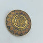 Runde goldfarbene Brosche mit orientalischem Muster
