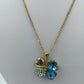 Goldfarbene Kette mit Kleeblattanhänger und blauen Steinen