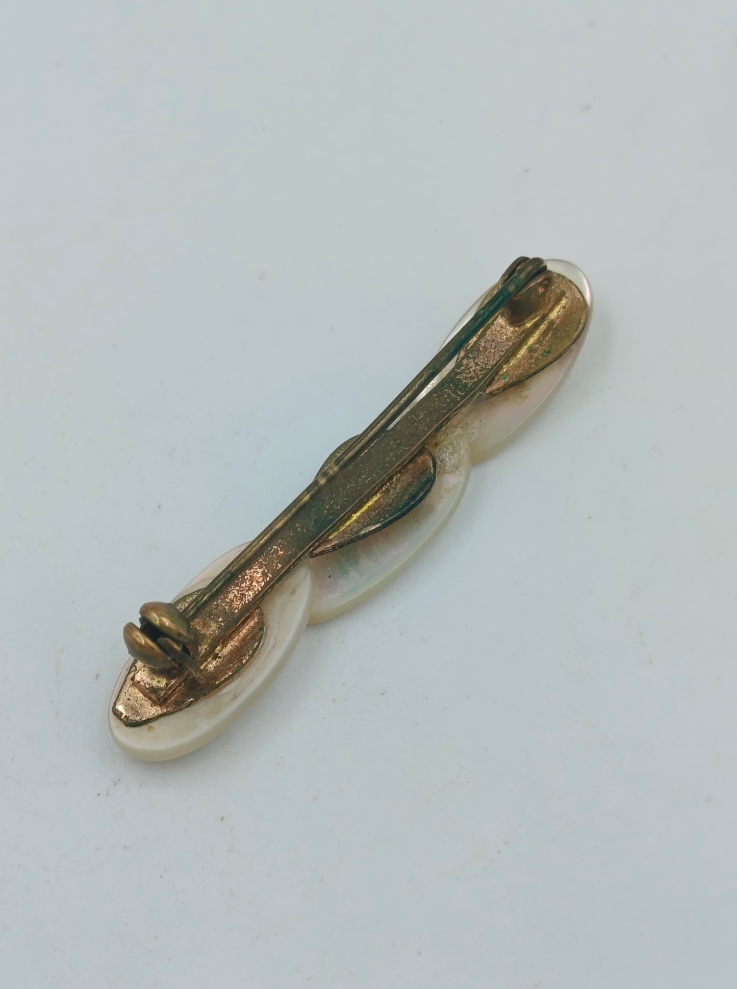Vintage Brosche aus Perlmutt in Ovalform