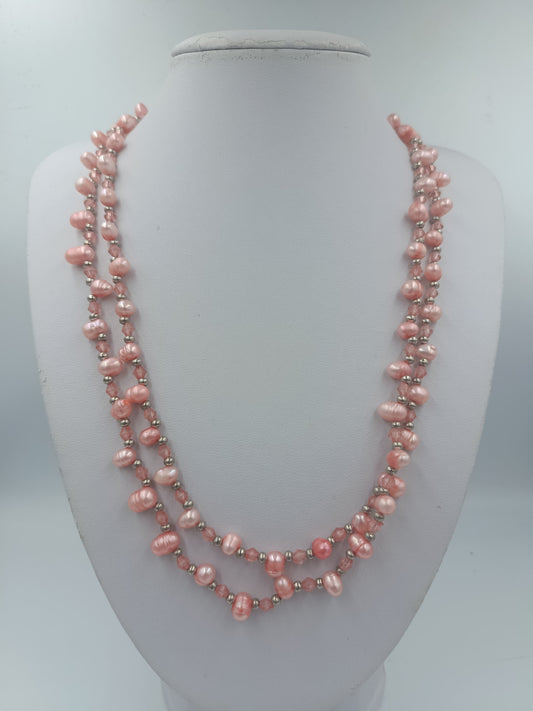 Rosa Perlenkette mit Glasperlen und silberfarbenen Zwischenelementen