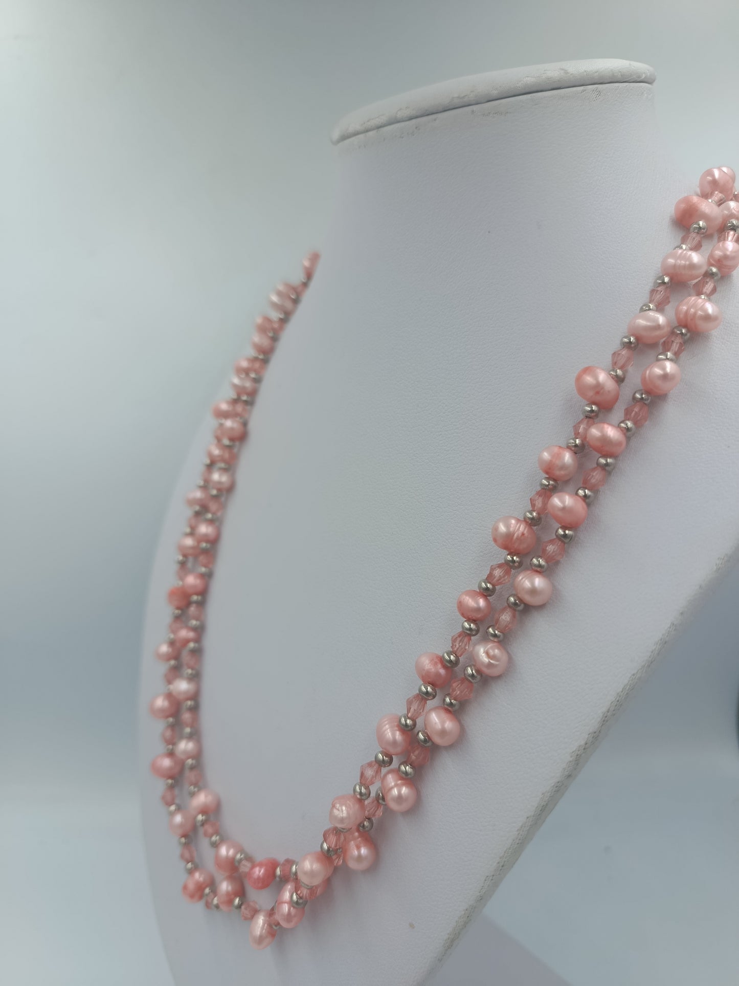 Rosa Perlenkette mit Glasperlen und silberfarbenen Zwischenelementen