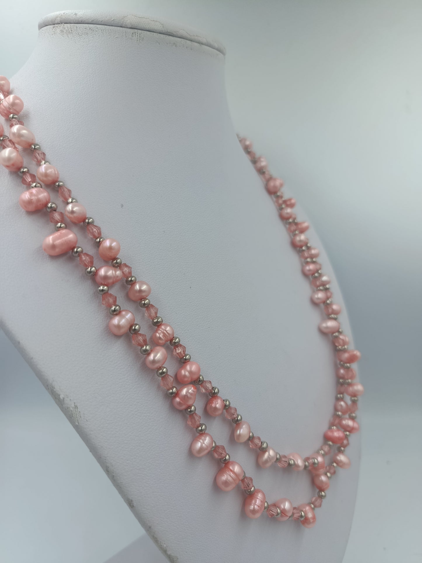 Rosa Perlenkette mit Glasperlen und silberfarbenen Zwischenelementen