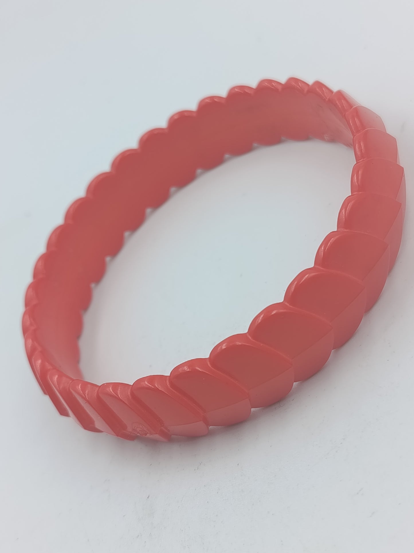 Vintage Armreif in Korallenrot strukturiertes Design