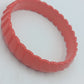 Vintage Armreif in Korallenrot strukturiertes Design