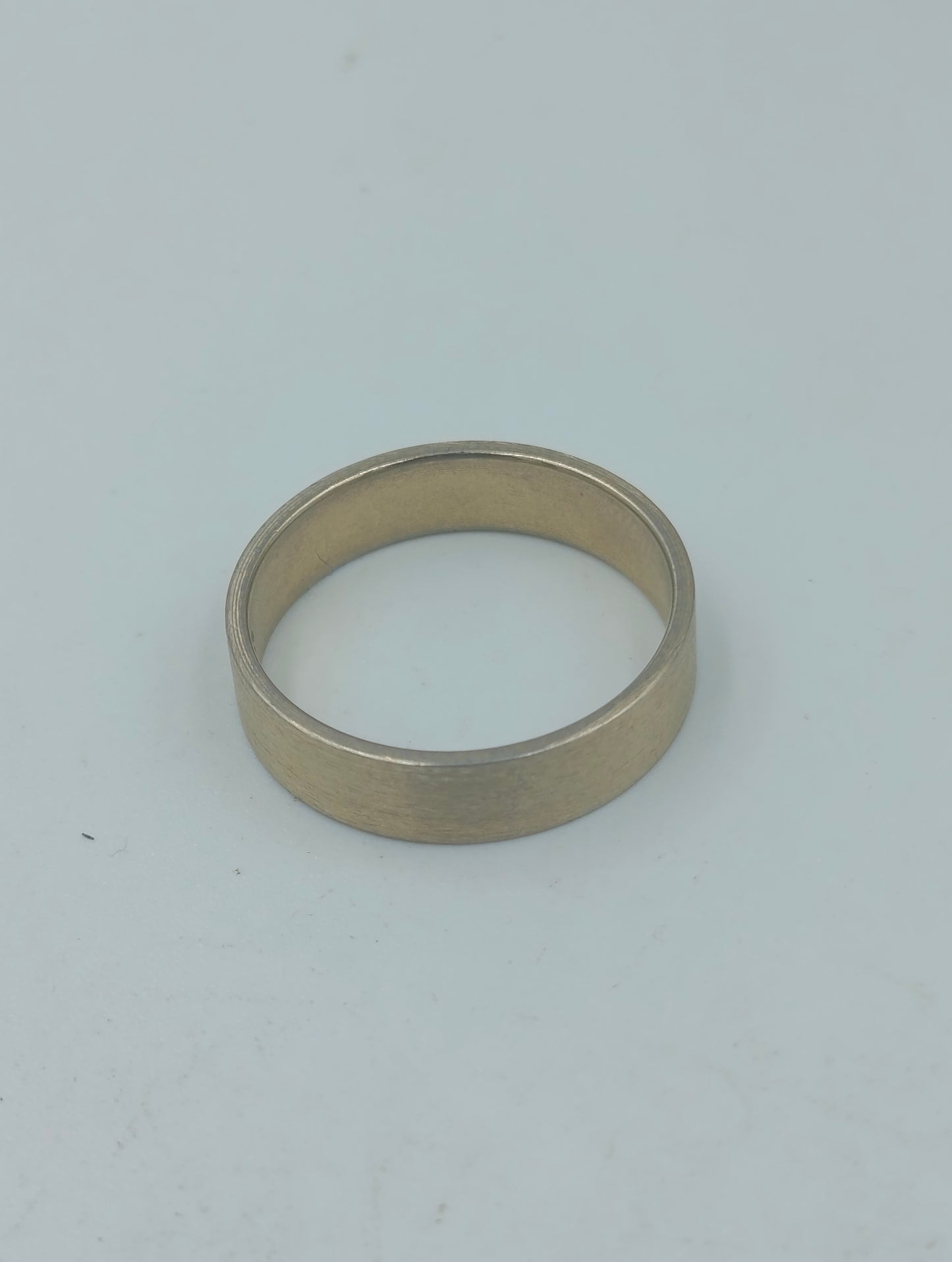 Edelstahlring in Goldoptik schlicht und modern