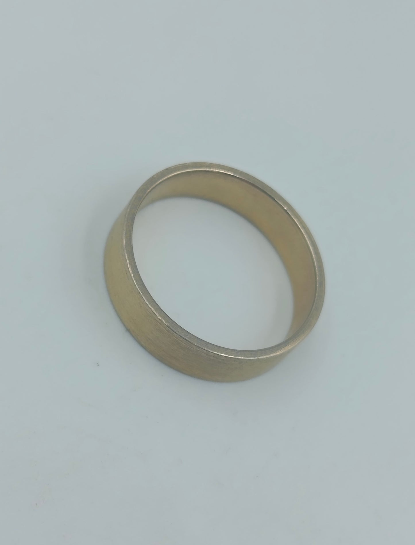 Edelstahlring in Goldoptik schlicht und modern