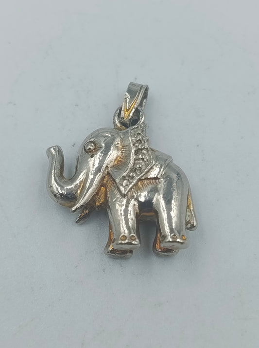 Anhänger Elefant Silberfarben mit feinen Details