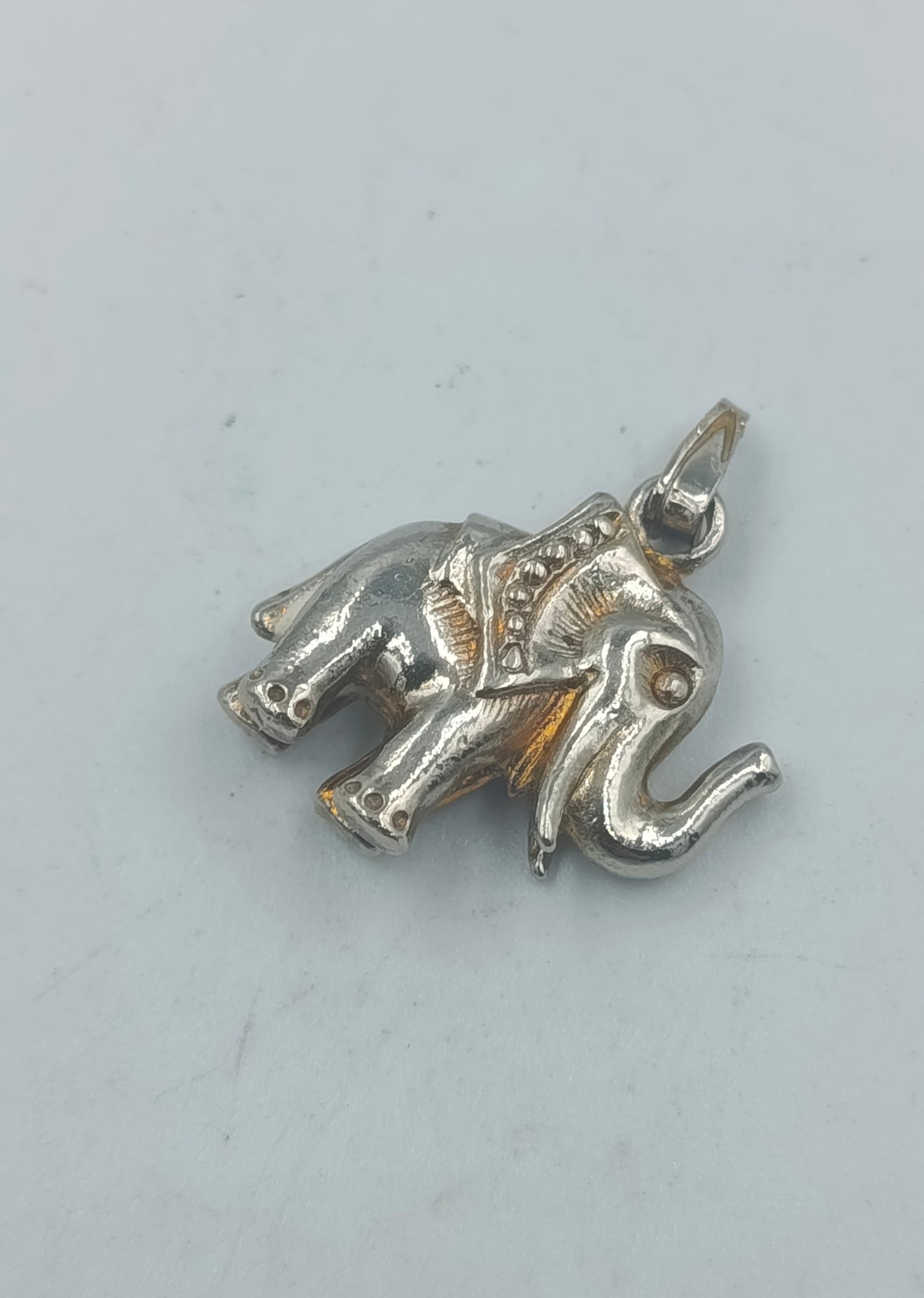 Anhänger Elefant Silberfarben mit feinen Details