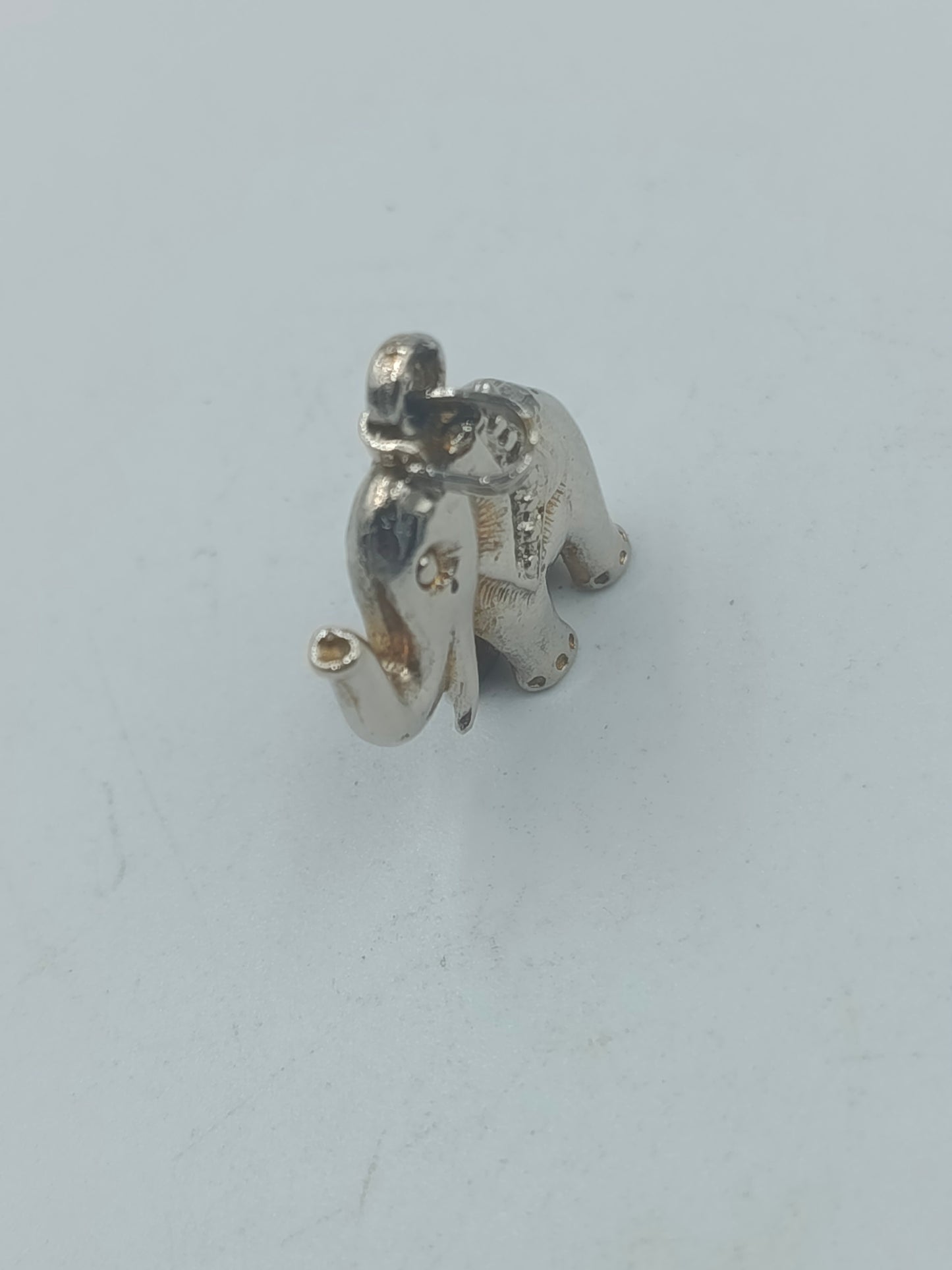 Anhänger Elefant Silberfarben mit feinen Details