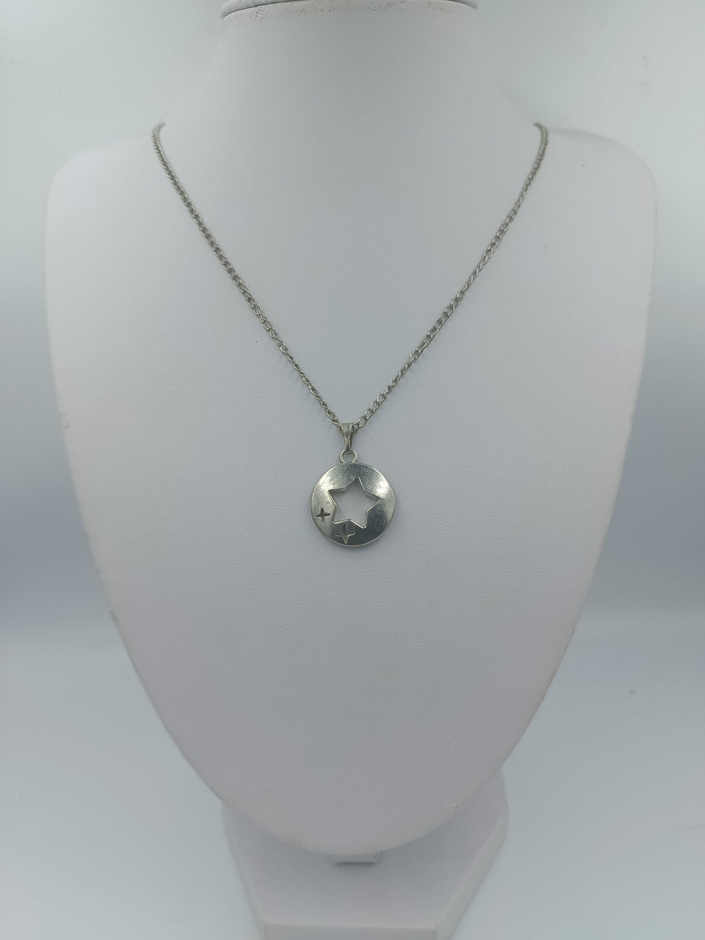 Silberfarbene Halskette mit Stern Anhänger