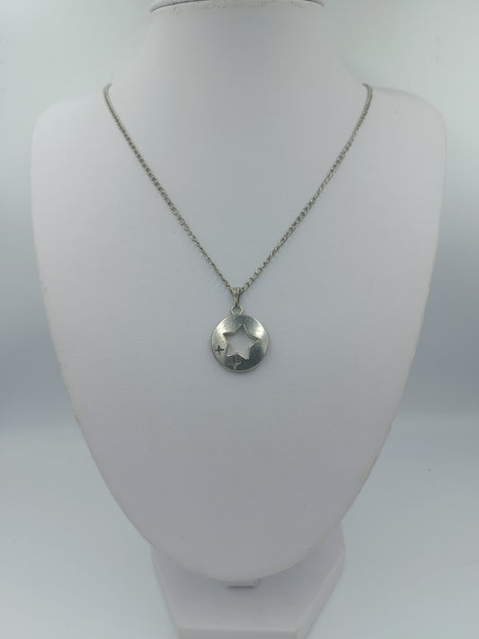 Silberfarbene Halskette mit Stern Anhänger