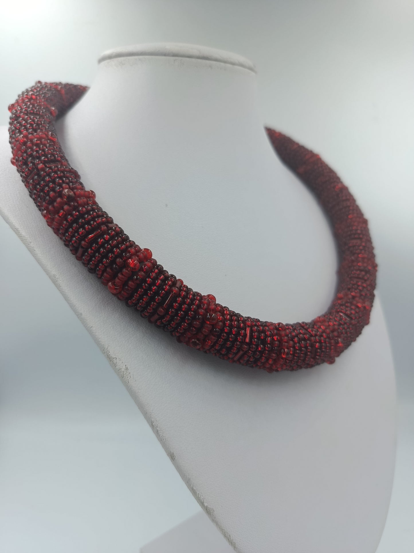 Rote Glasperlen Halskette im Röhren Design