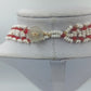Handgefertigte Halskette aus weißen und roten Perlen