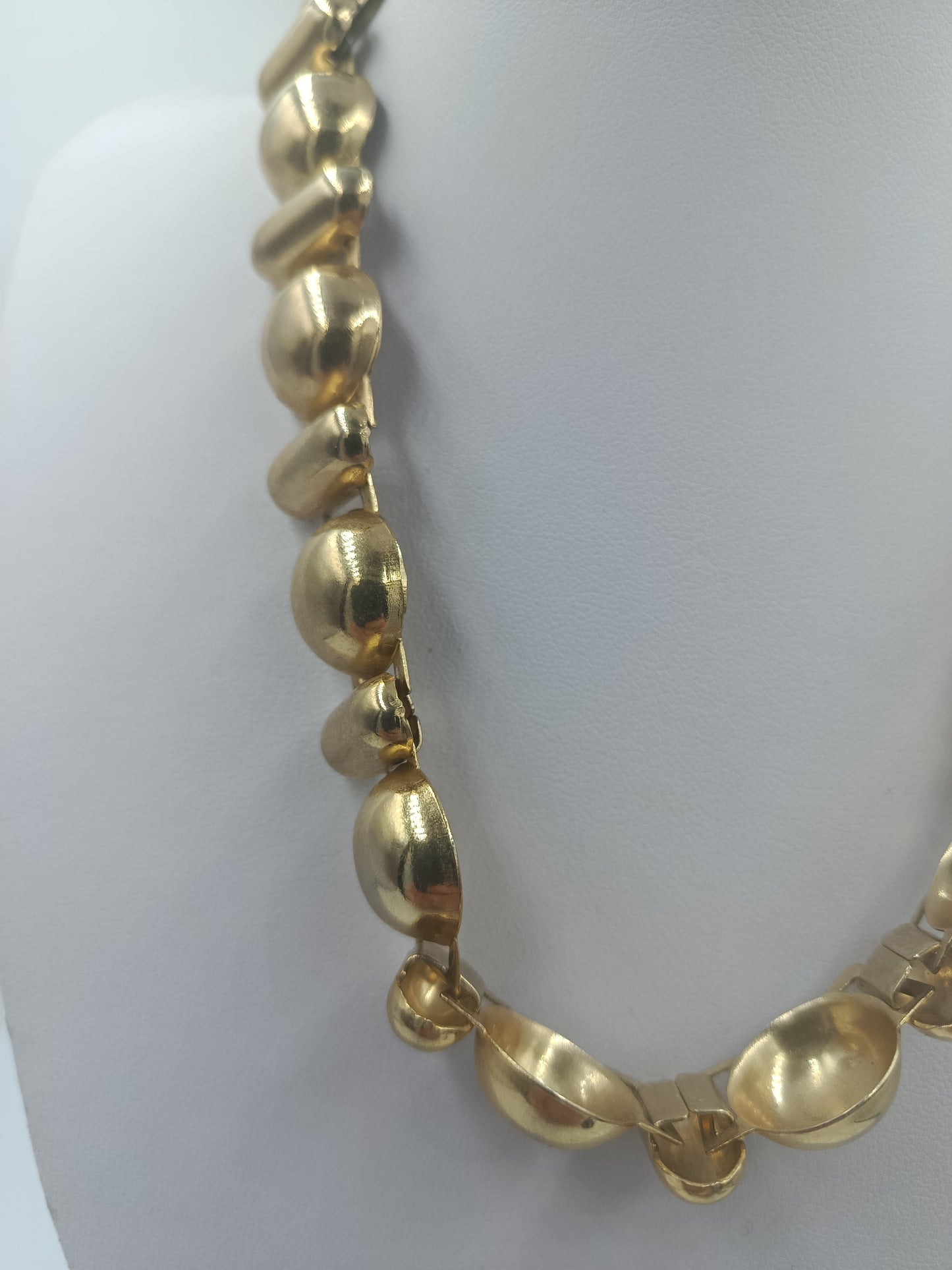 Goldfarbene Vintage Halskette mit Gliederelementen