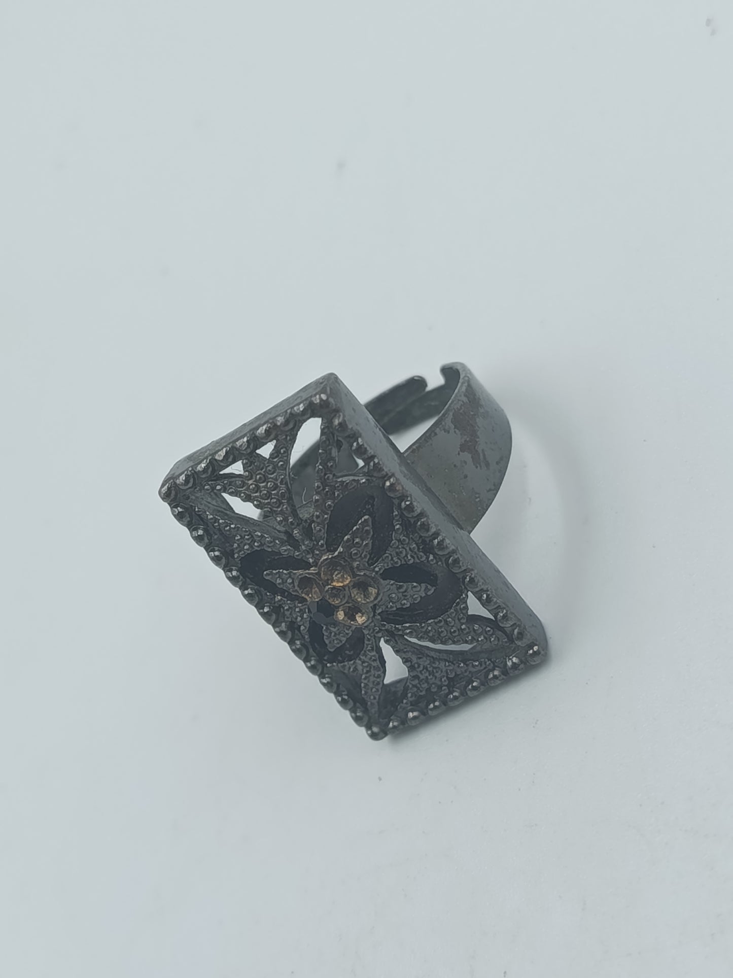 Verstellbarer Vintage Ring in Antiksilber mit Ornament und Strass