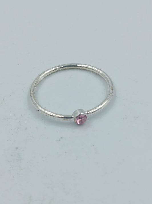 Feiner silberfarbener Ring mit rosa Stein Größe 54