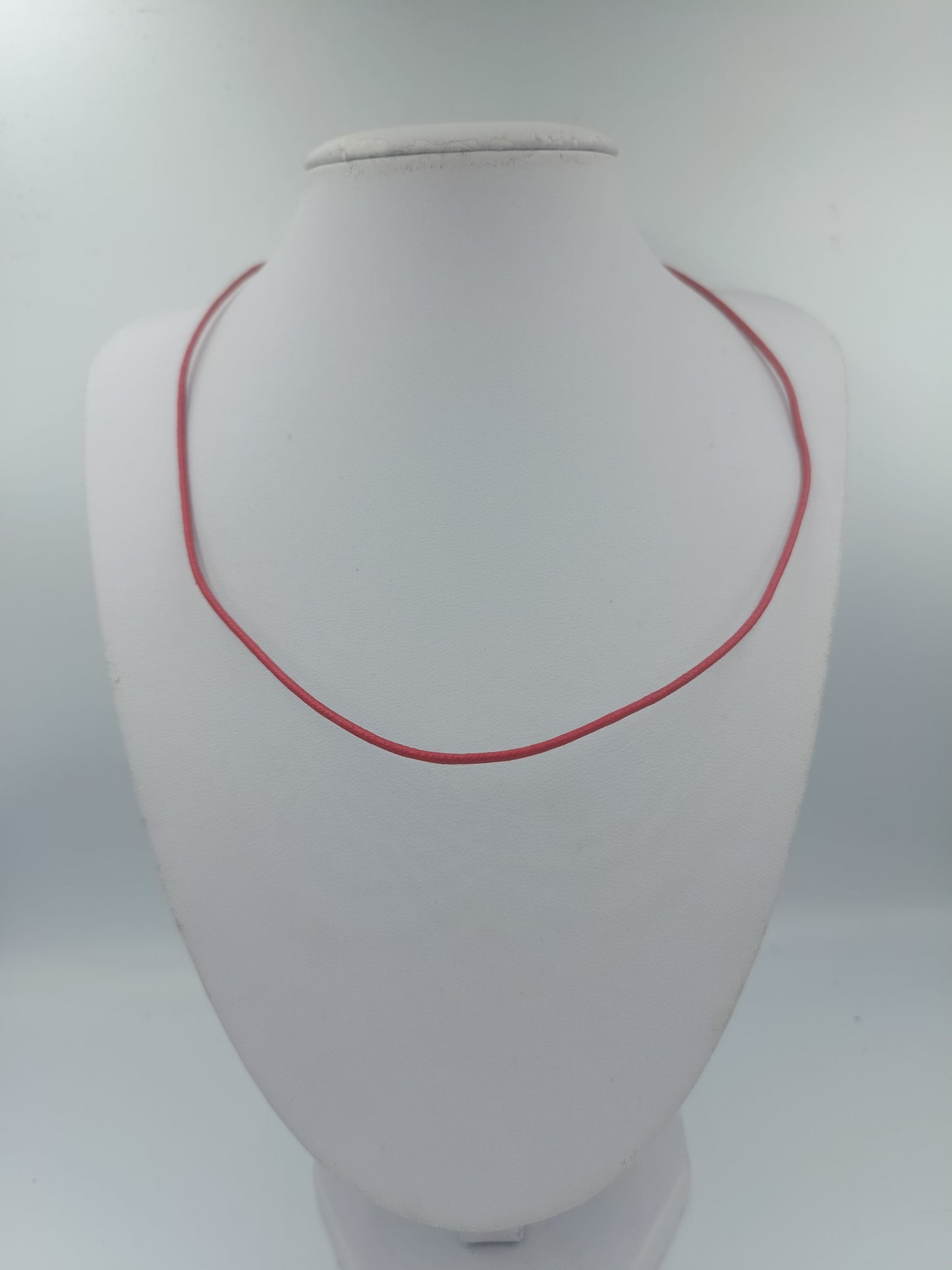 Rote Halskette mit Lederband und Metallverschluss 47cm