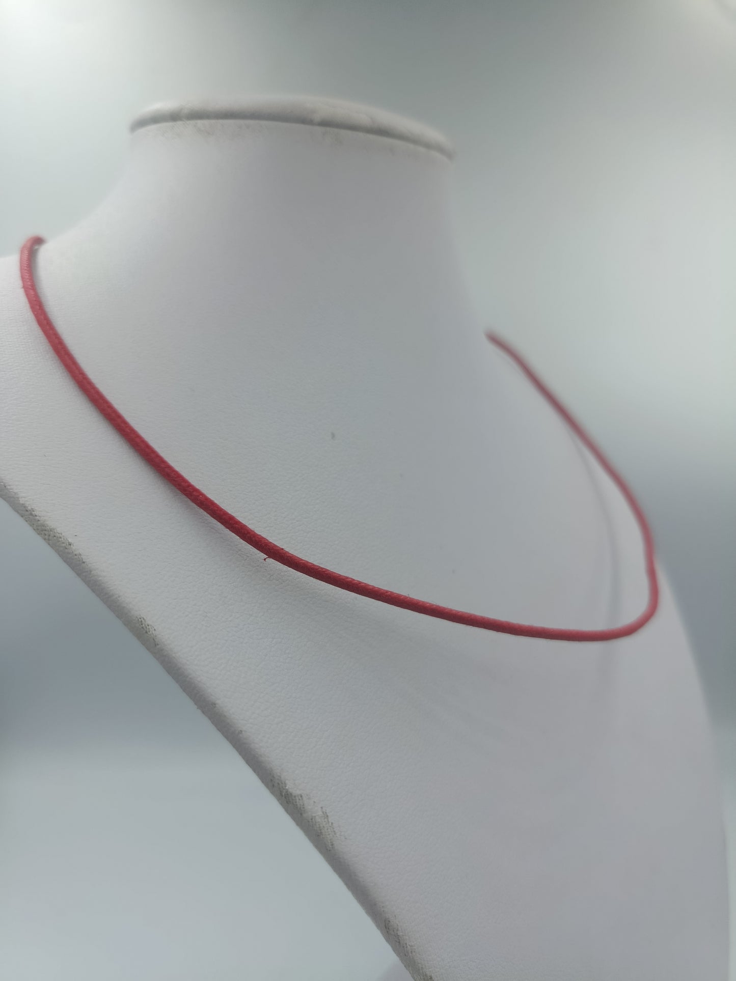 Rote Halskette mit Lederband und Metallverschluss 47cm