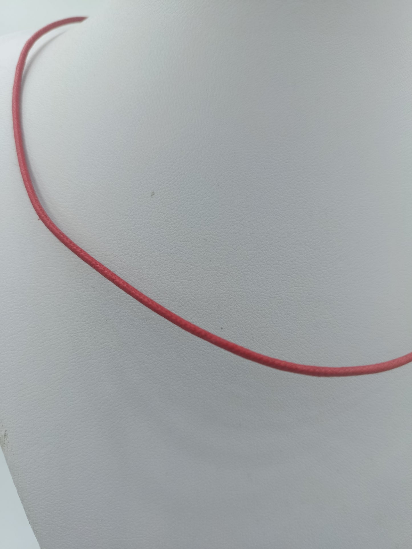 Rote Halskette mit Lederband und Metallverschluss 47cm