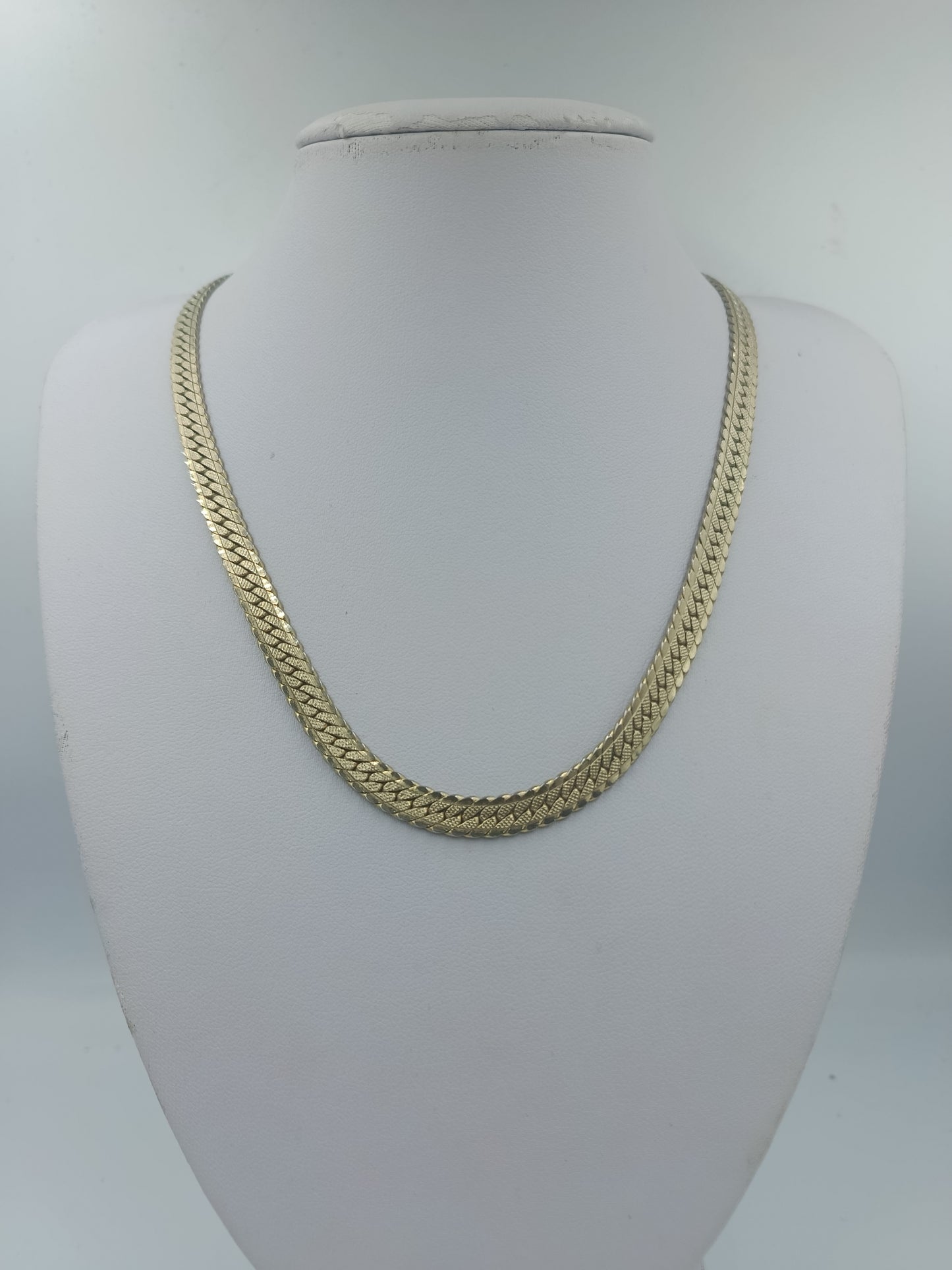 Vergoldete Halskette im Schlangen Design mit Strukturmuster
