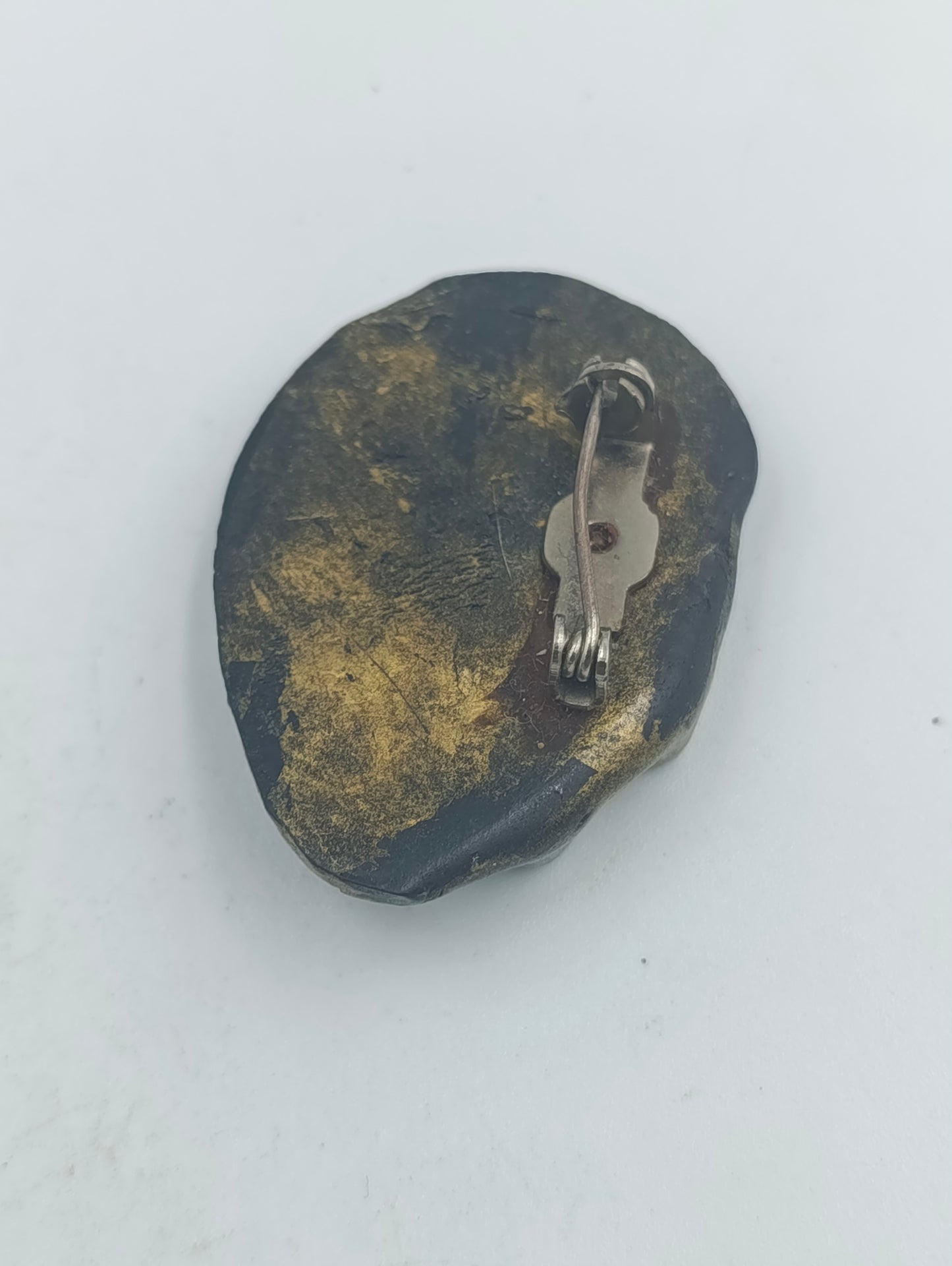 Bronze goldene Brosche mit Glasstein im Vintage Design