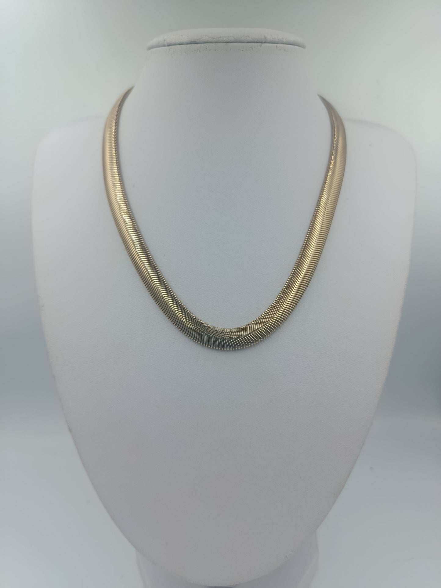 Vergoldete Schlangen Kette mit Glanzfinish im eleganten Design