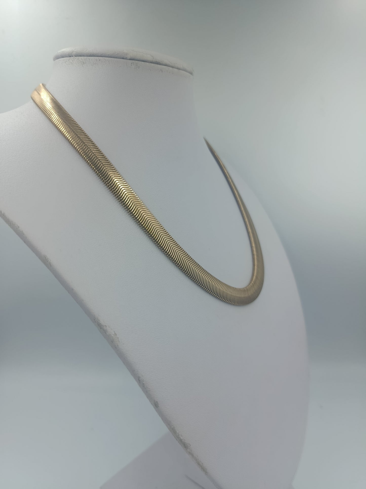Vergoldete Schlangen Kette mit Glanzfinish im eleganten Design
