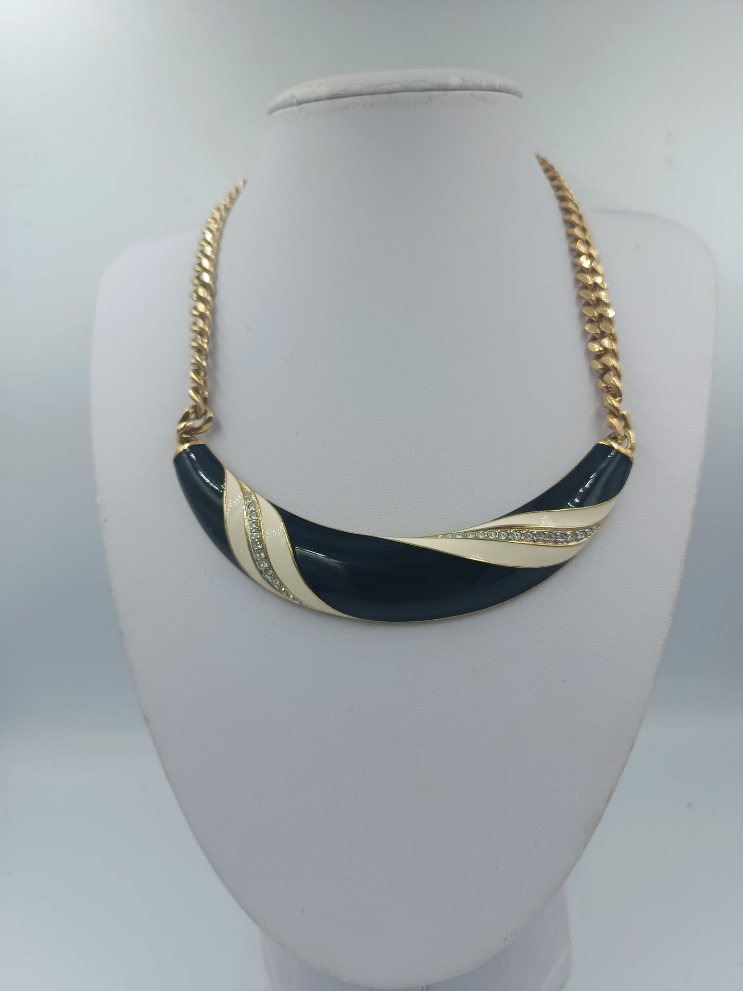 Statementkette Goldfarben mit schwarzem und cremefarbenem Dekor