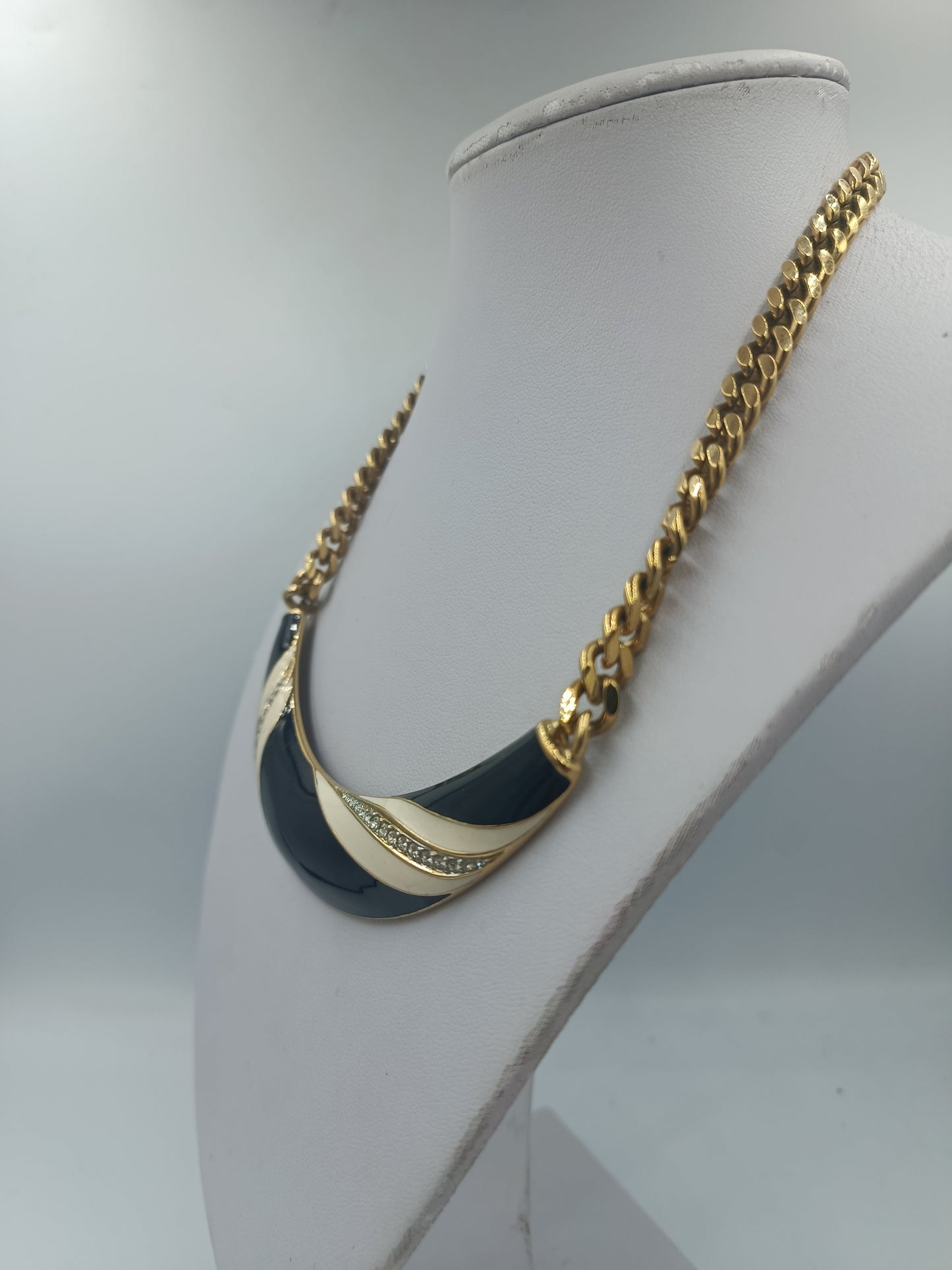 Statementkette Goldfarben mit schwarzem und cremefarbenem Dekor