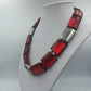 Designer Halskette von NEX mit roten Glassteinen und Metallelementen