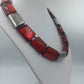 Designer Halskette von NEX mit roten Glassteinen und Metallelementen