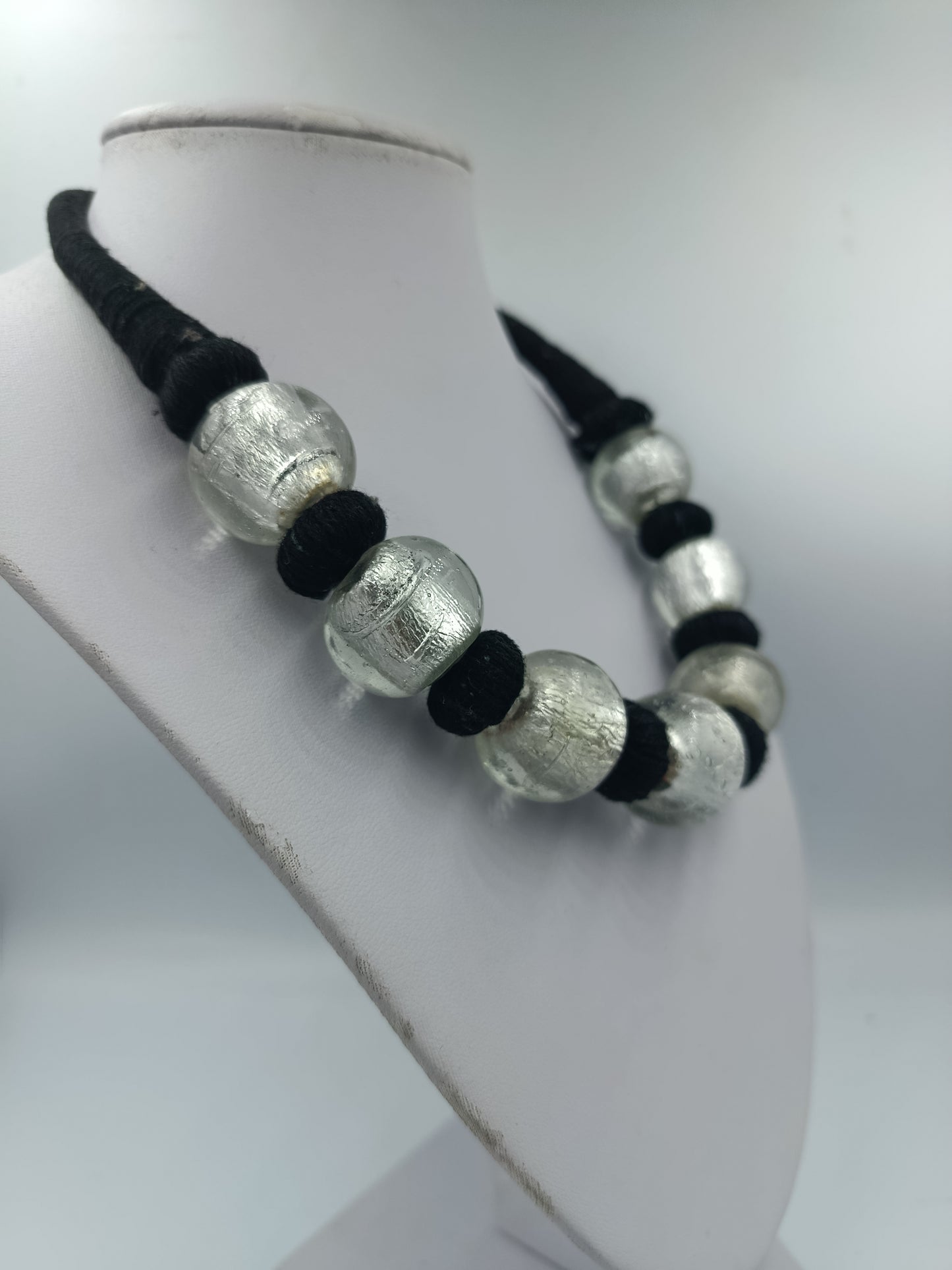 Statementkette Schwarz Silber mit großen Kugelperlen