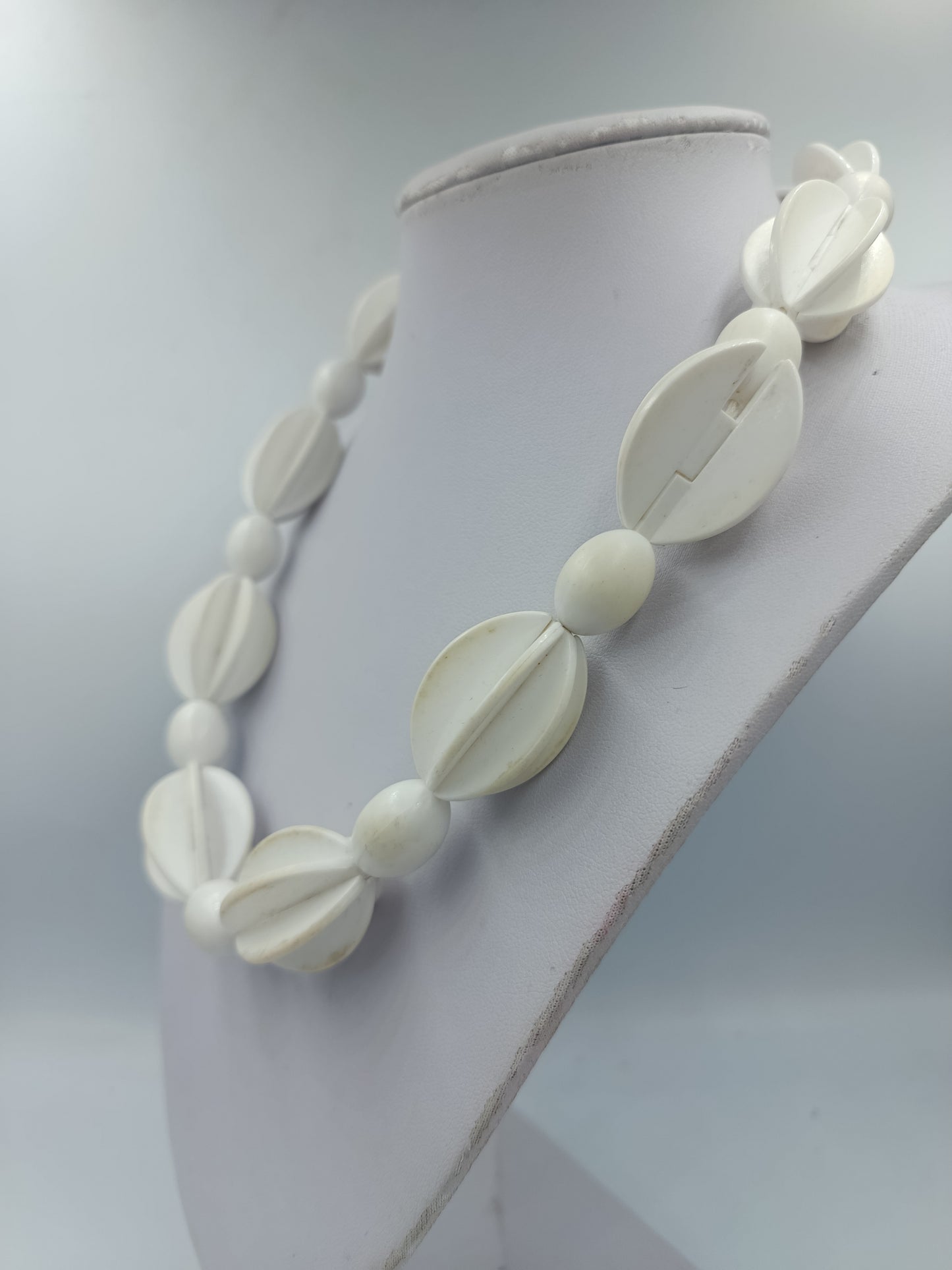 Weiße Vintage Kunststoffkette mit großen Gliedern
