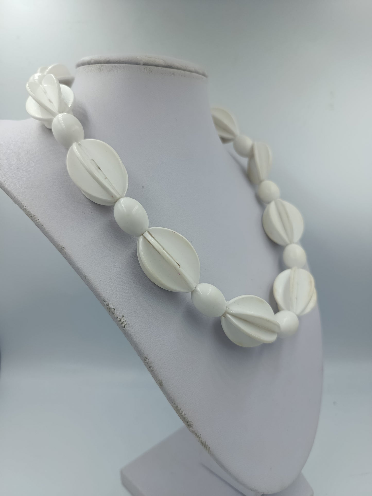 Weiße Vintage Kunststoffkette mit großen Gliedern