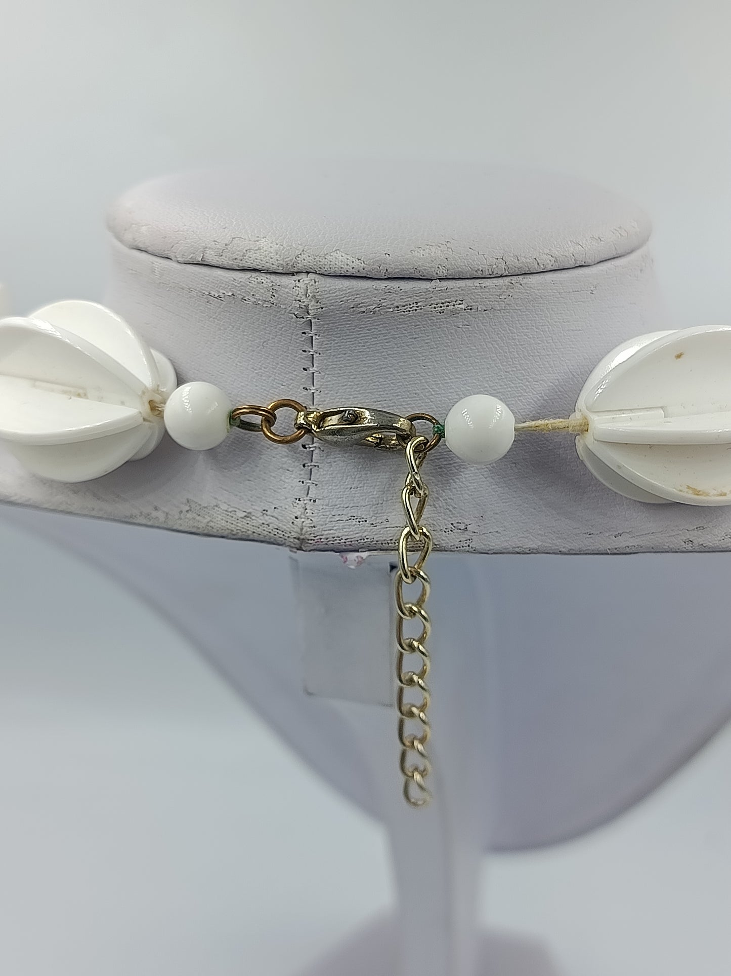 Weiße Vintage Kunststoffkette mit großen Gliedern