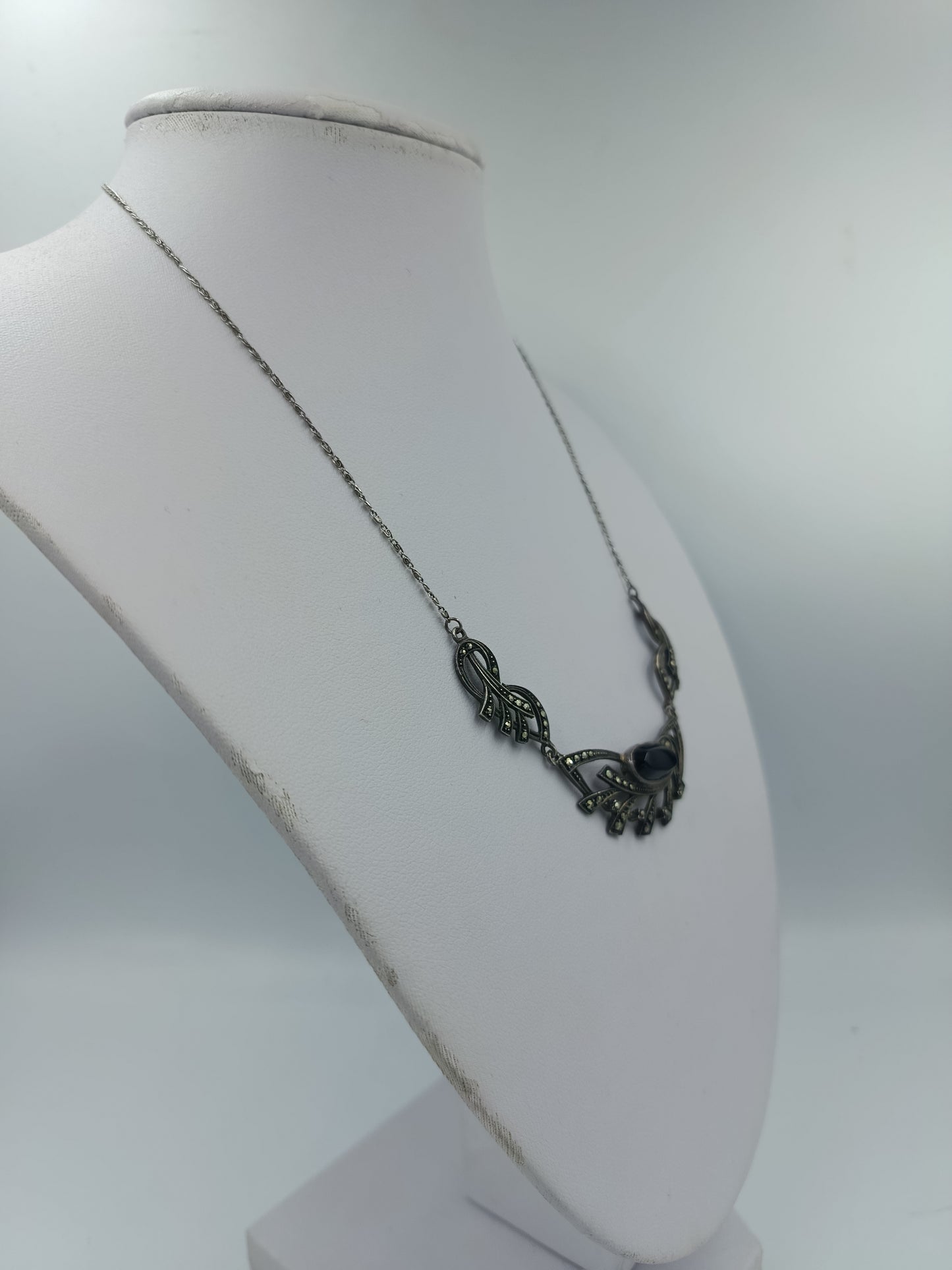 925 Silberkette mit schwarzem Stein und Zierverzierungen