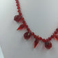 Rote Glasperlen Halskette mit facettierten Tropfen im auffälligen Vintage Stil