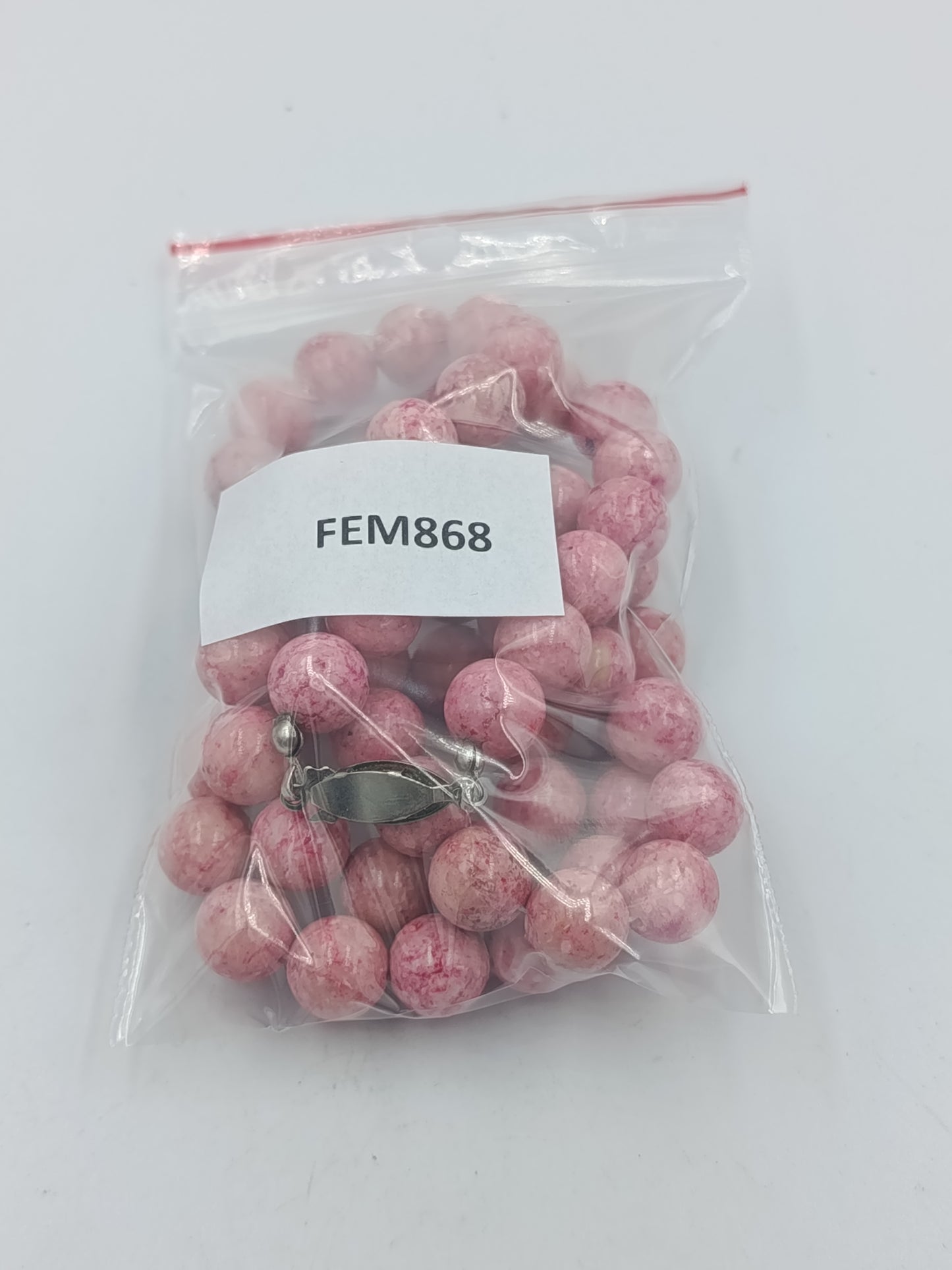 Lange rosa Kugelperlenkette mit marmorierter Struktur im eleganten Vintage Stil